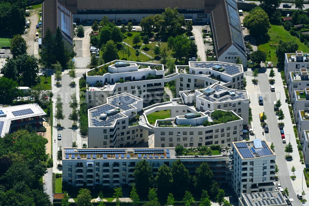 München from the bird's eye view: Cooperative housing estate wagnisART in Munich Schwabing in the state of Bavaria. The housing clusters share common areas. In the Domagkpark quarter, there is also the artists' group ARTrefugio, studios and workshops, practice and office spaces as well as an art and cultural cafe with event facilities