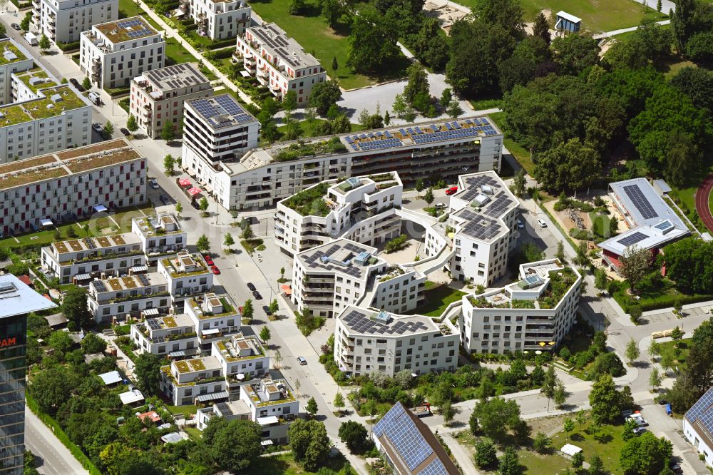 Aerial photograph München - Cooperative housing estate wagnisART in Munich Schwabing in the state of Bavaria. The housing clusters share common areas. In the Domagkpark quarter, there is also the artists' group ARTrefugio, studios and workshops, practice and office spaces as well as an art and cultural cafe with event facilities