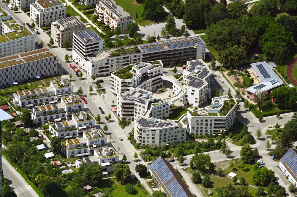 München from above - Cooperative housing estate wagnisART in Munich Schwabing in the state of Bavaria. The housing clusters share common areas. In the Domagkpark quarter, there is also the artists' group ARTrefugio, studios and workshops, practice and office spaces as well as an art and cultural cafe with event facilities