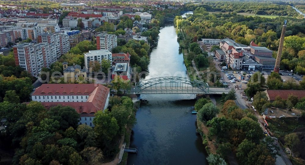 Aerial photograph Halle (Saale) - View of the Saale river on Genzmer bridge and the Glaucha district in Halle (Saale) in the federal state of Saxony-Anhalt