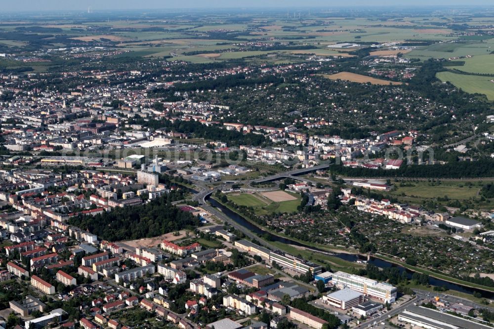 Gera from the bird's eye view: Near the center, between the districts Debschitz and Pforten of Gera in Thuringia take the highways B2 and B92 at the traffic junction ring road south-east each other. West of the White Elster are the residential areas on the Wiese road. Here the South Cemetery forms a green area. Between the river and railroad tracks is a commercial area hardware store, car dealership and various service providers. From Pforten of the Reichsstrasse into the city center. There, the Salvator church can be seen as a distinct landmark