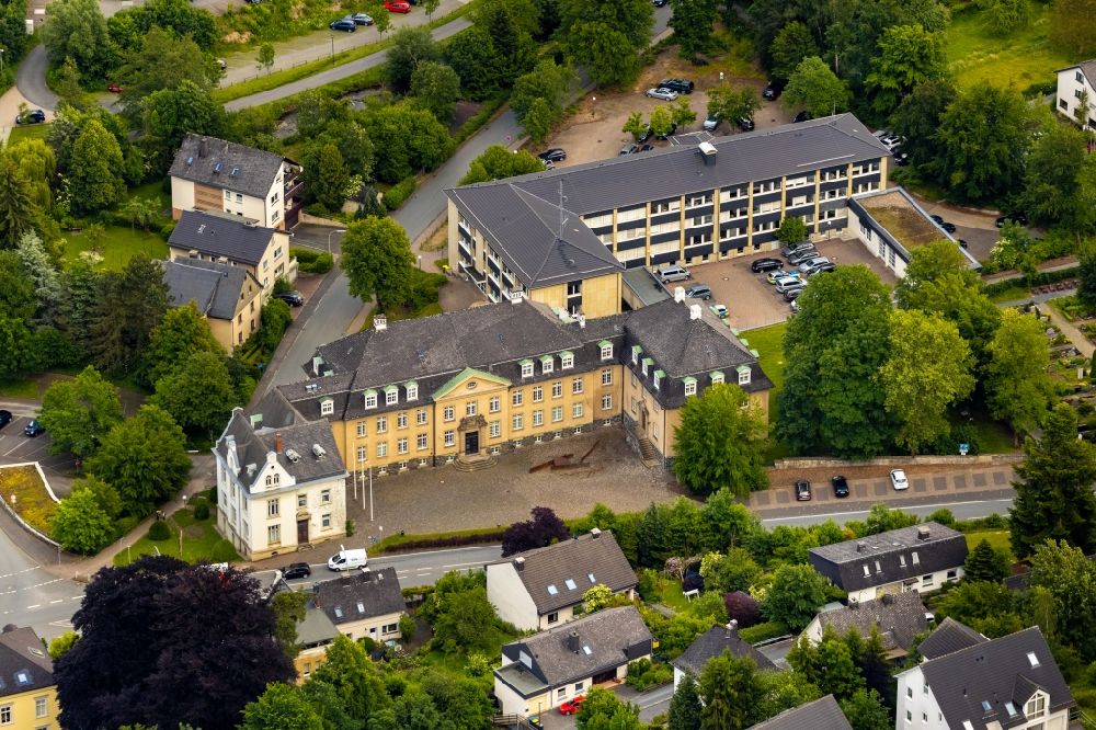 Aerial photograph Meschede - Court- Building complex of the Amtsgericht Meschede on Steinstrasse in Meschede in the state North Rhine-Westphalia, Germany