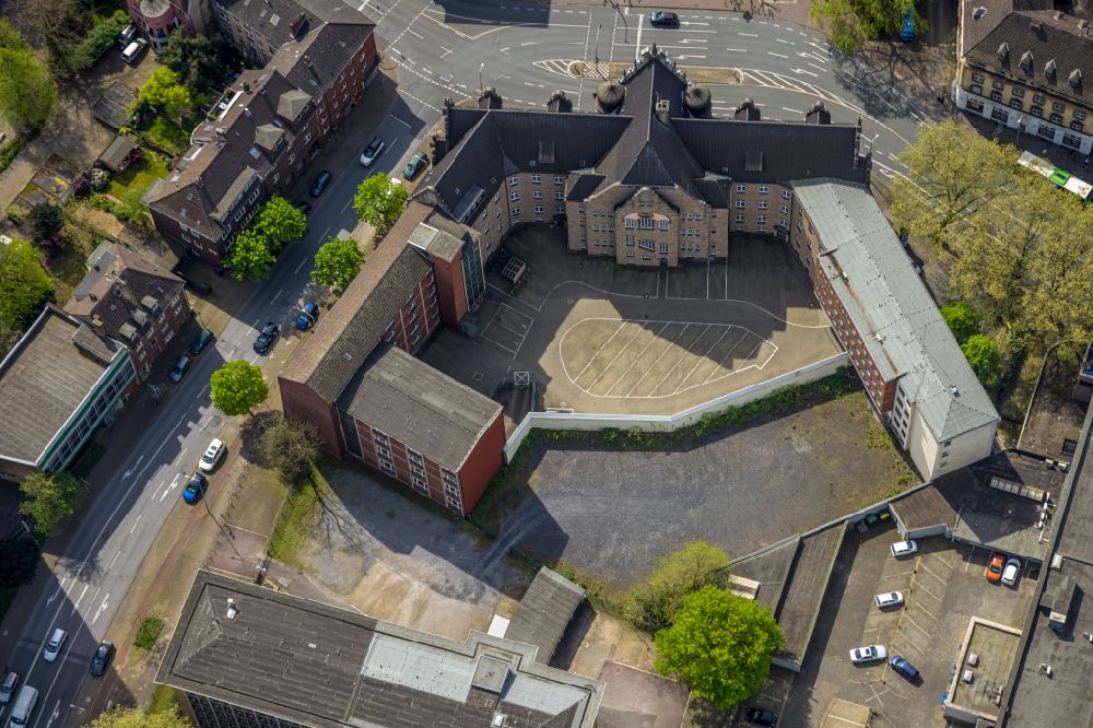 Oberhausen from above - Court- Building complex of Oberhausen on Friedensplatz in Oberhausen at Ruhrgebiet in the state North Rhine-Westphalia, Germany