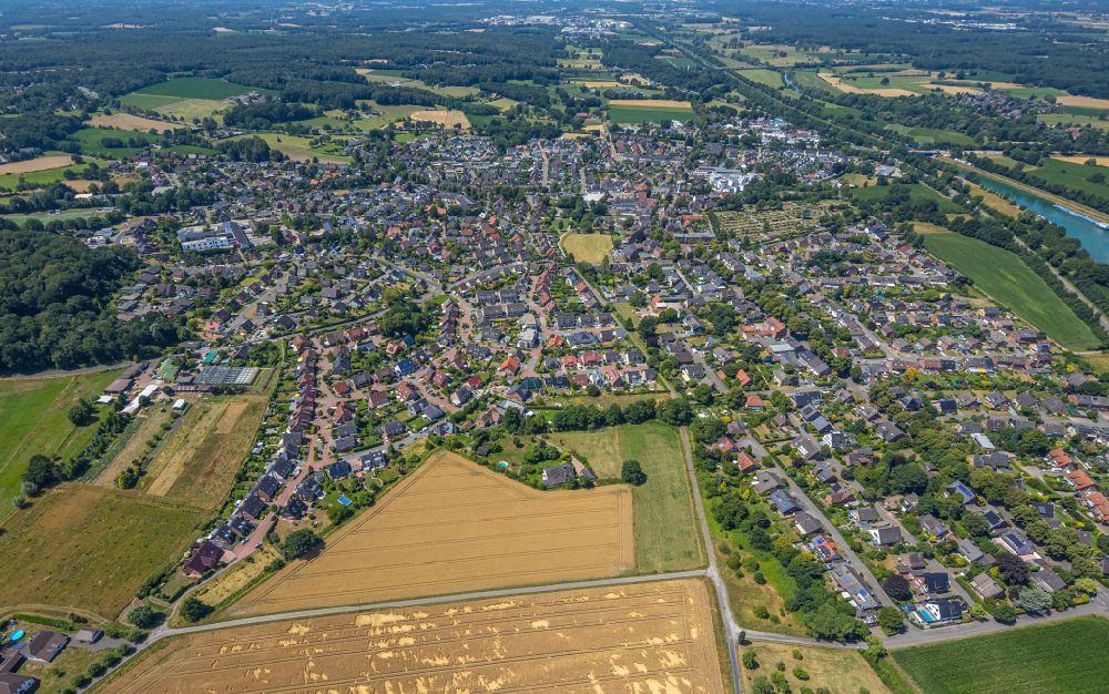 Aerial photograph Hünxe - City area with outside districts and inner city area in the district Krudenburg in Huenxe at Ruhrgebiet in the state North Rhine-Westphalia, Germany