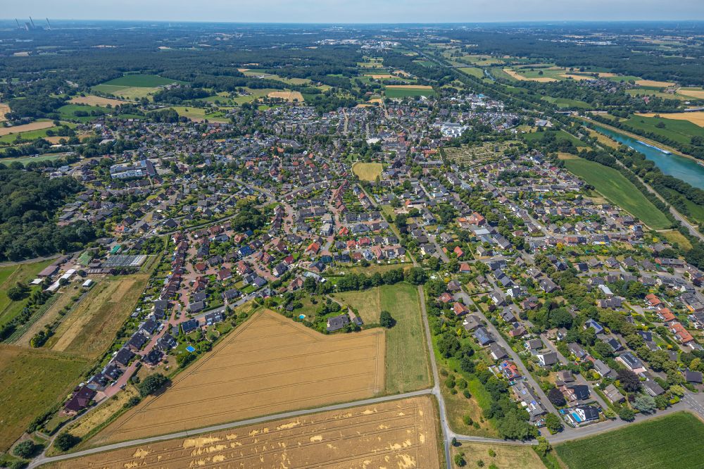 Hünxe from above - City area with outside districts and inner city area in the district Krudenburg in Huenxe at Ruhrgebiet in the state North Rhine-Westphalia, Germany