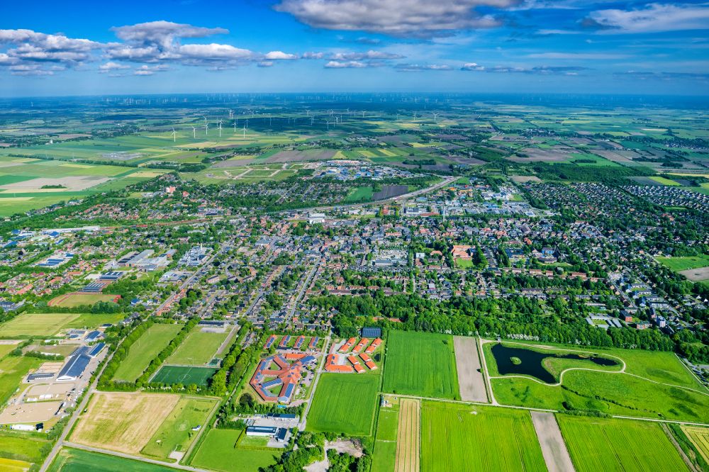 Aerial photograph Niebüll - City area with outside districts and inner city area in Niebuell North Friesland in the state Schleswig-Holstein, Germany