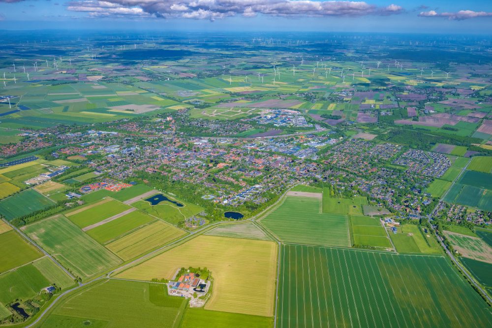 Aerial photograph Niebüll - City area with outside districts and inner city area in Niebuell North Friesland in the state Schleswig-Holstein, Germany