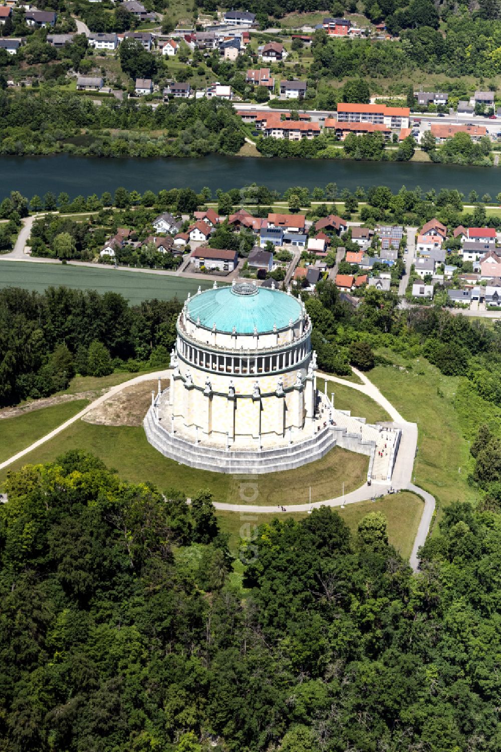 Aerial photograph Kelheim - Tourist attraction of the historic monument Befreiungshalle Kelheim on street Befreiungshallestrasse in the district Hohenpfahl in Kelheim in the state Bavaria, Germany