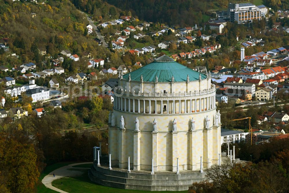 Aerial photograph Kelheim - Tourist attraction of the historic monument Befreiungshalle Kelheim on street Befreiungshallestrasse in the district Hohenpfahl in Kelheim in the state Bavaria, Germany
