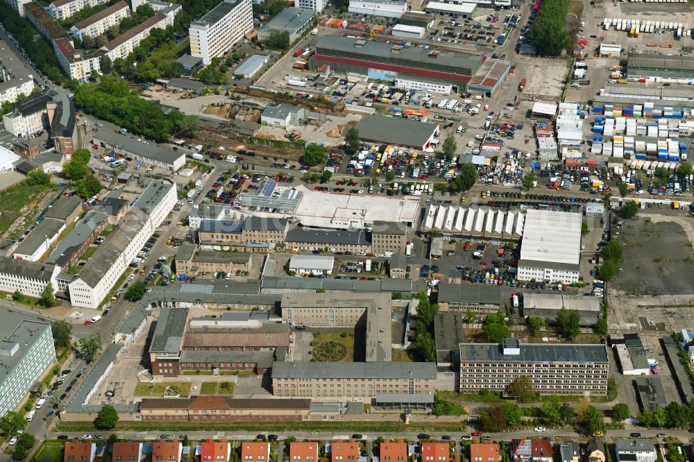 Aerial image Berlin - Tourist attraction of the historic monument Gedenkstaette Berlin-Hohenschoenhausen on Genslerstrasse in the district Alt-Hohenschoenhausen in Berlin