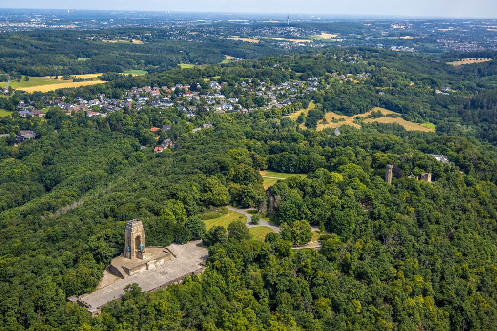 Dortmund from the bird's eye view: Tourist attraction of the historic monument Kaiser-Wilhelm-Denkmal in the district Hoerde in Dortmund at Ruhrgebiet in the state North Rhine-Westphalia