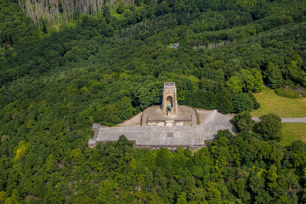 Aerial photograph Dortmund - Tourist attraction of the historic monument Kaiser-Wilhelm-Denkmal in the district Hoerde in Dortmund at Ruhrgebiet in the state North Rhine-Westphalia
