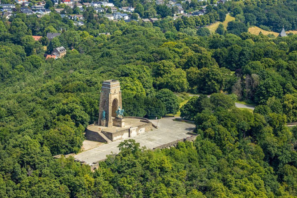 Dortmund from the bird's eye view: Tourist attraction of the historic monument Kaiser-Wilhelm-Denkmal in the district Hoerde in Dortmund at Ruhrgebiet in the state North Rhine-Westphalia