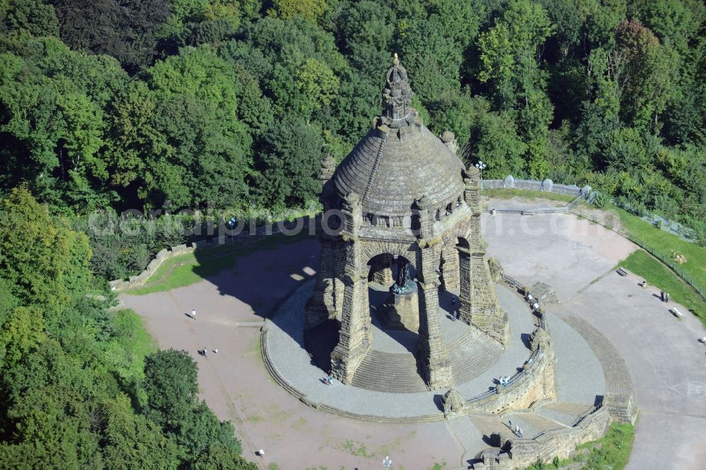 Aerial photograph Porta Westfalica - Tourist attraction of the historic monument Kaiser-Wilhelm-Denkmal in Porta Westfalica in the state North Rhine-Westphalia