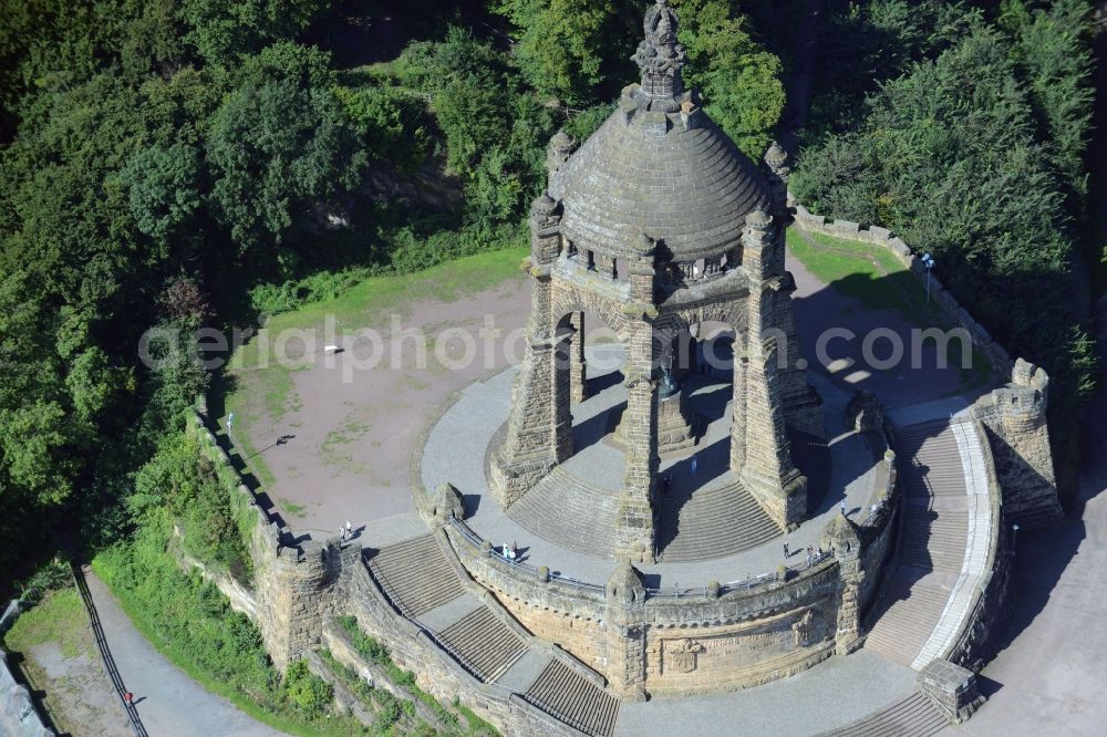 Aerial photograph Porta Westfalica - Tourist attraction of the historic monument Kaiser-Wilhelm-Denkmal in Porta Westfalica in the state North Rhine-Westphalia