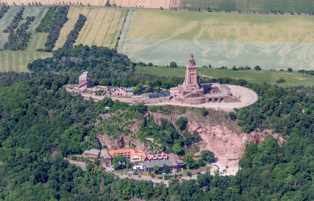 Aerial photograph Kyffhäuserland - Tourist attraction of the historic monument Kyffhaeuserdenkmals bei Steinthaleben in Kyffhaeuserland in the state Thuringia
