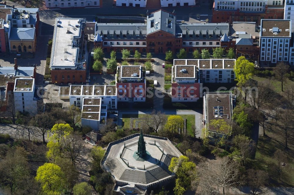 Aerial image Berlin - Tourist attraction of the historic monument Nationaldenkmal for the Befreiungskriege in Viktoriapark in the district Kreuzberg in Berlin, Germany