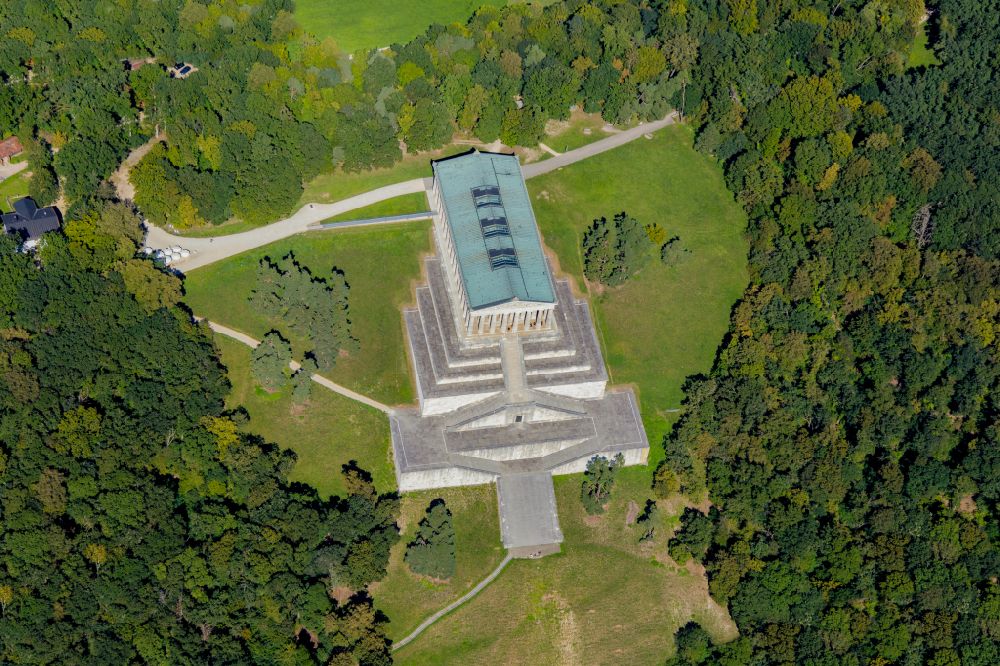 Aerial photograph Donaustauf - Tourist attraction of the historic monument Nationaldenkmal Walhalla in Donaustauf in the state Bavaria, Germany