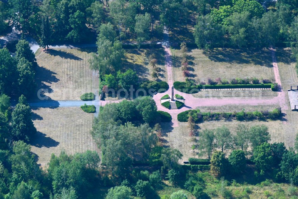 Aerial photograph Berlin - Historic monument Sowjetisches Ehrenmal Marzahn on Parkfriedhof Marzahn in Berlin, Germany