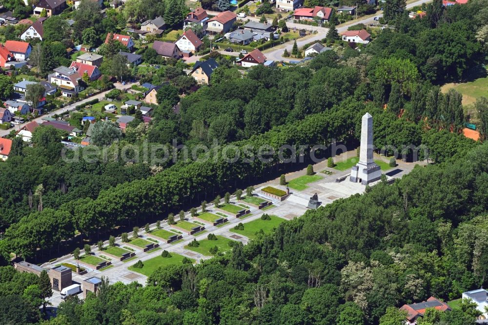 Berlin from above - Tourist attraction of the historic monument Sowjetisches Ehrenmal in Park of Schoenholzer Heide in the district Wilhelmsruh in Berlin, Germany