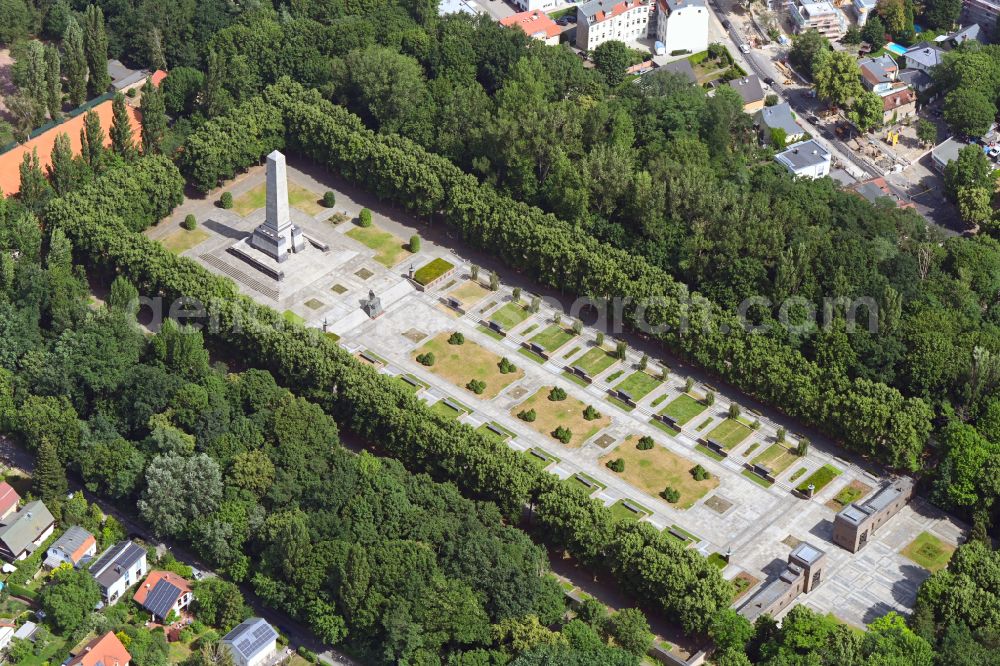 Berlin from above - Sight and tourism attraction of the historical monument Soviet - Russian memorial in the park of Schoenholzer Heide on Germanenstrasse in the district Wilhelmsruh in Berlin, Germany