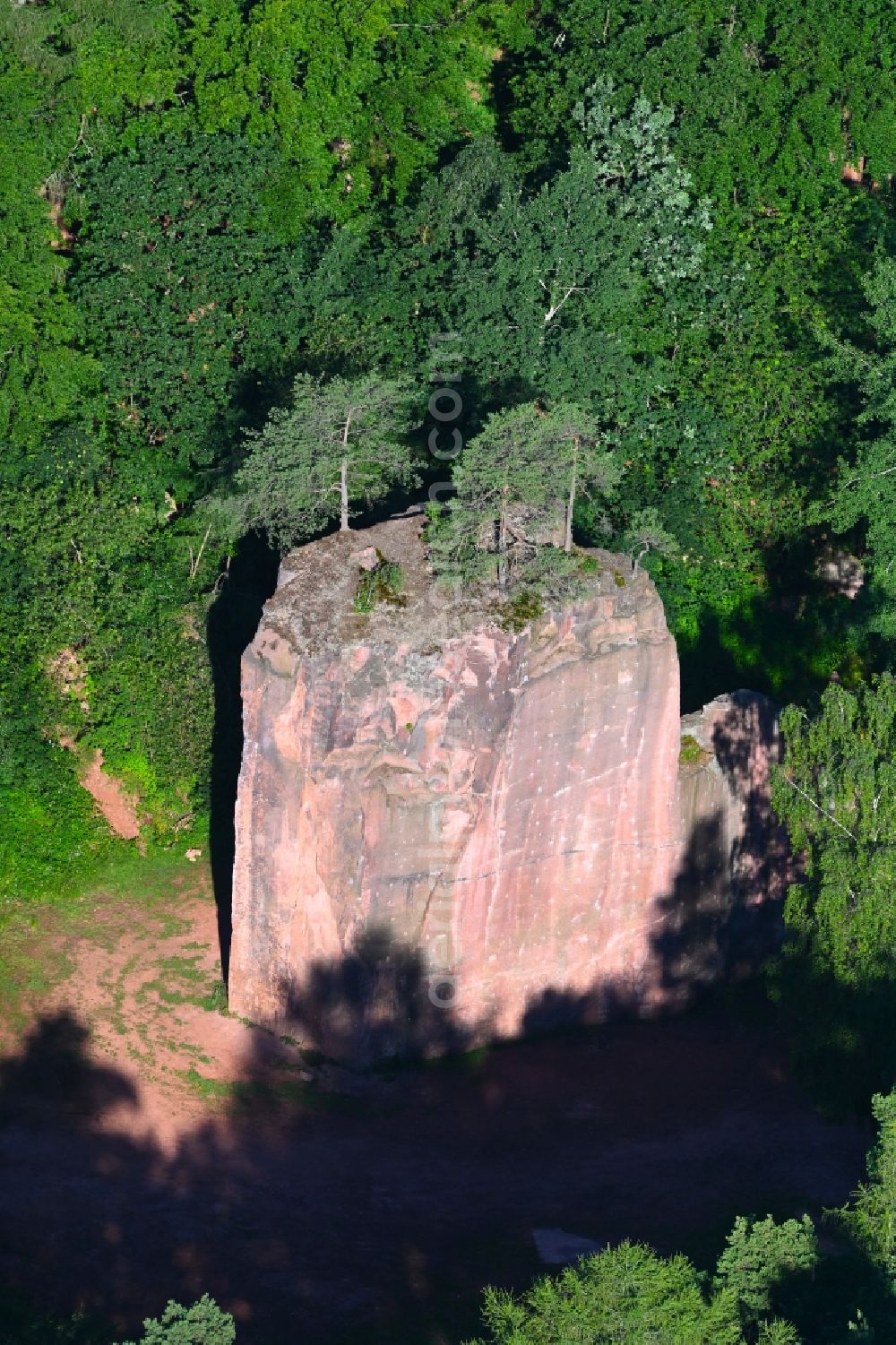 Aerial photograph Nosswitz - Rock massif and rock formation Seidelbruch on Rochlitzer Berg in Nosswitz in the state Saxony, Germany