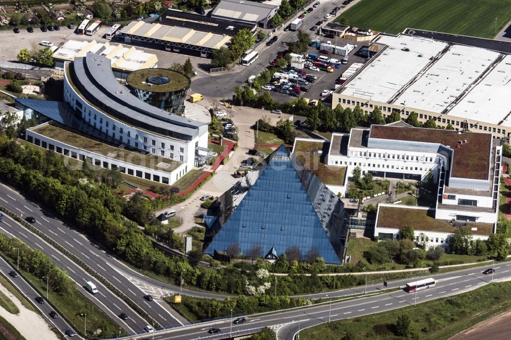 Fürth from the bird's eye view: Health Center and Doctors' Center Schoen Klinik, alpha Reha and Glass Pyramide in Fuerth, Bavaria, Germany
