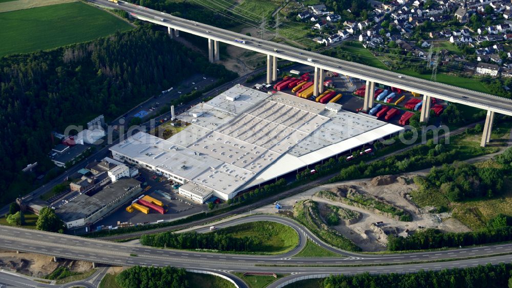 Aerial photograph Bad Neuenahr-Ahrweiler - Buildings and production halls on the food manufacturer's premises the beverage factory of Apollinaris & Schweppes GmbH on street Landskroner Strasse in Bad Neuenahr-Ahrweiler in the state Rhineland-Palatinate, Germany
