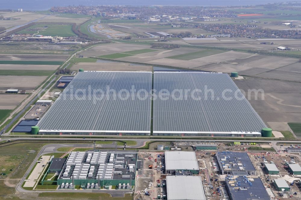 Aerial photograph Middenmeer - Glass roof surfaces in the greenhouse for vegetable growing ranks in Middenmeer in Noord-Holland, Netherlands