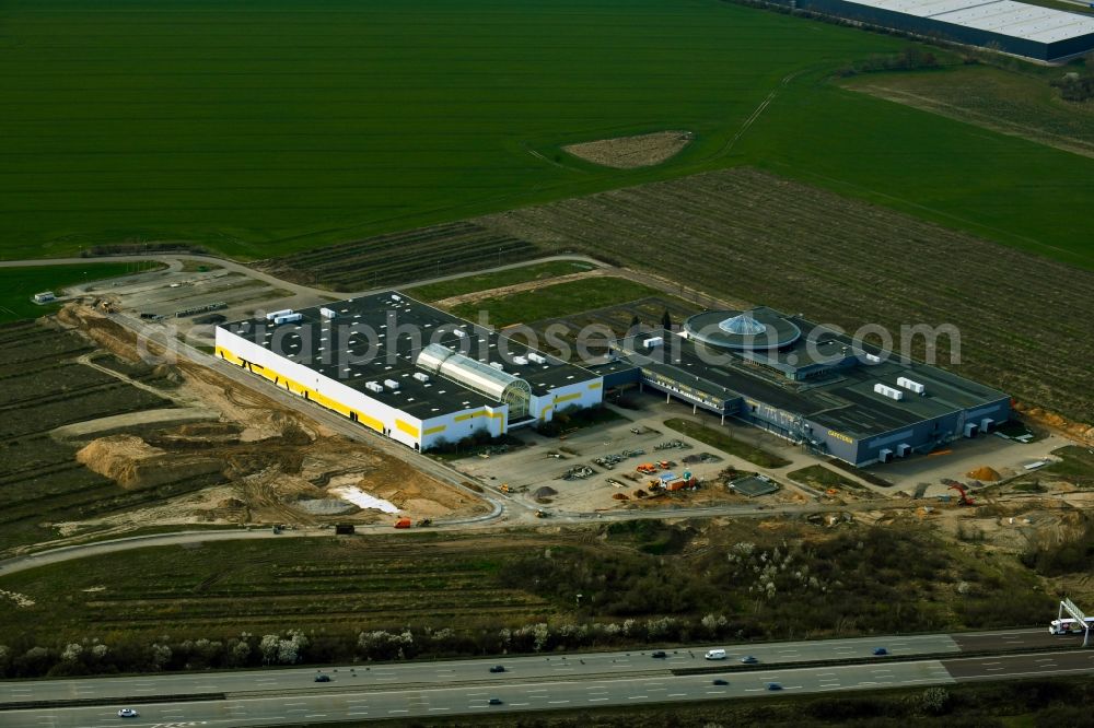Aerial image Schkeuditz - Industrial estate and company settlement of Airportpark Leipzig-Halle with former furniture shop An der Autobahn overlooking the premises on where the Panattoni Park Leipzig Airport is to be built in the district Doelzig in Schkeuditz in the state Saxony, Germany