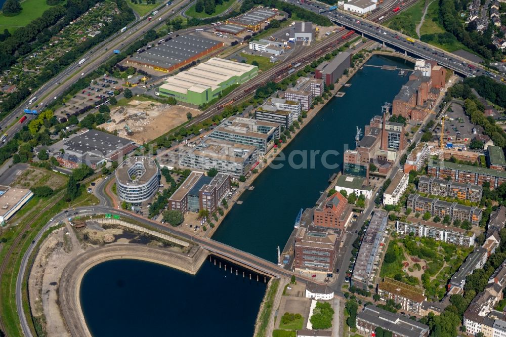 Duisburg from the bird's eye view: Commercial area and company settlement with a view of the business buildings on the bank of the inner harbor in the district Kasslerfeld in Duisburg in the Ruhr area in the state North Rhine-Westphalia, Germany