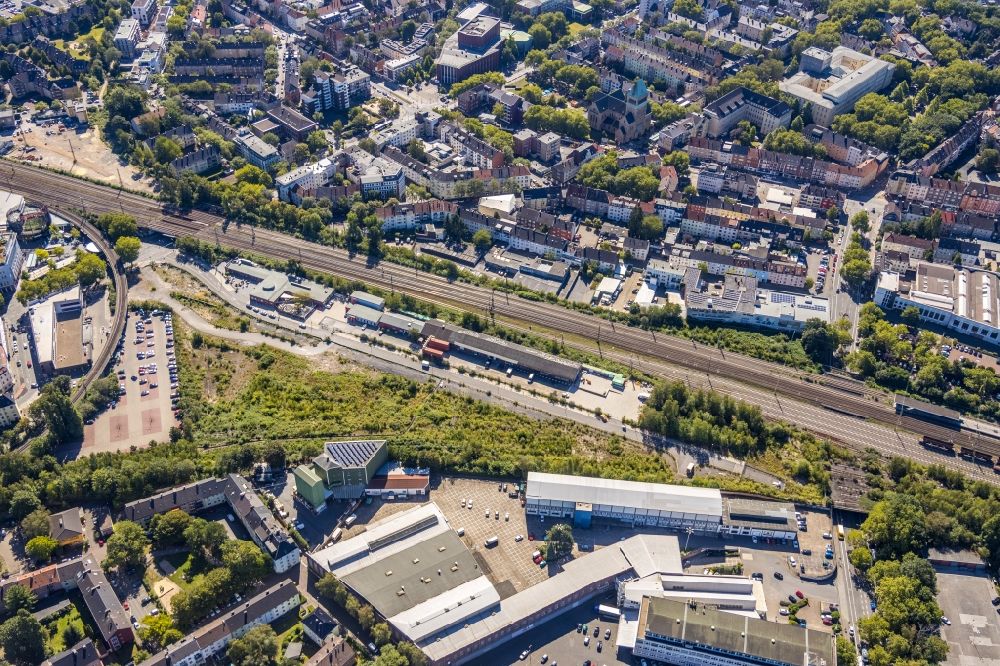 Aerial photograph Bochum - Industrial estate and company settlement overlooking the culture center Rotunde Bochum along the rail course on Konrad-Adenauer-Platz in the district Innenstadt in Bochum in the state North Rhine-Westphalia, Germany