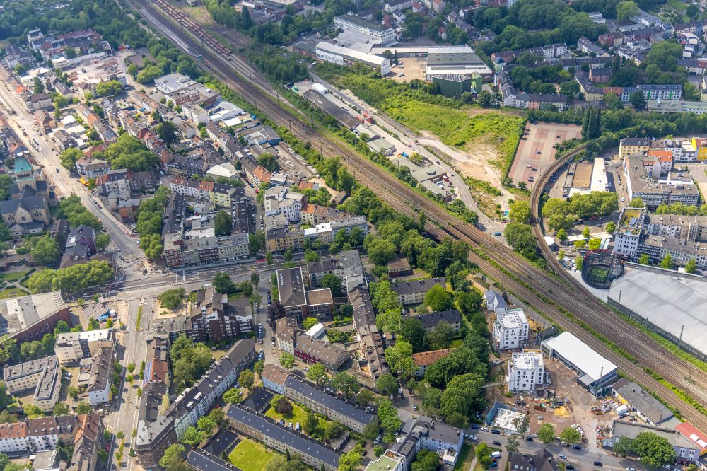 Aerial photograph Bochum - Industrial estate and company settlement overlooking the culture center Rotunde Bochum along the rail course on Konrad-Adenauer-Platz in the district Innenstadt in Bochum at Ruhrgebiet in the state North Rhine-Westphalia, Germany
