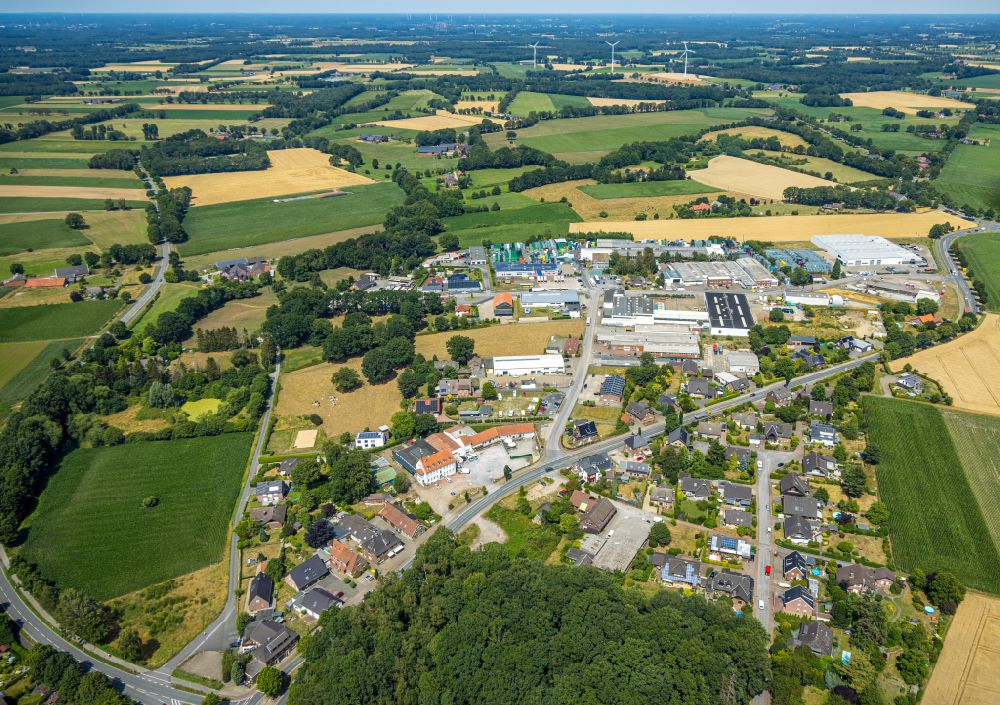 Aerial photograph Brünen - Industrial estate and company settlement on street Auf dem Stemmingholt in Bruenen in the state North Rhine-Westphalia, Germany