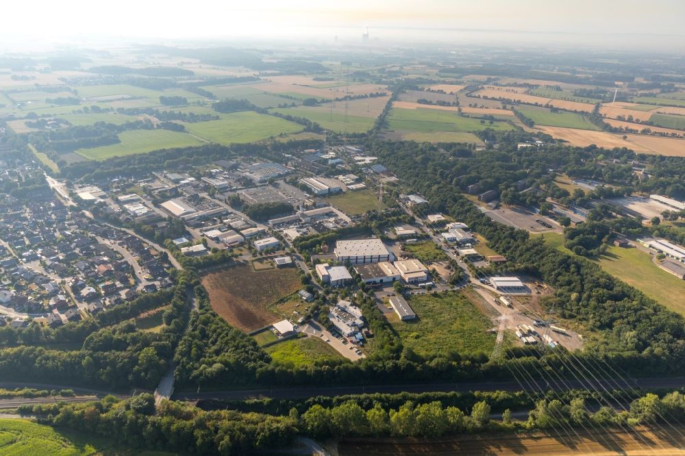 Aerial image Ahlen - Industrial estate and company settlement along the Bunsenstrasse - Kleiwellenfeld in Ahlen in the state North Rhine-Westphalia, Germany