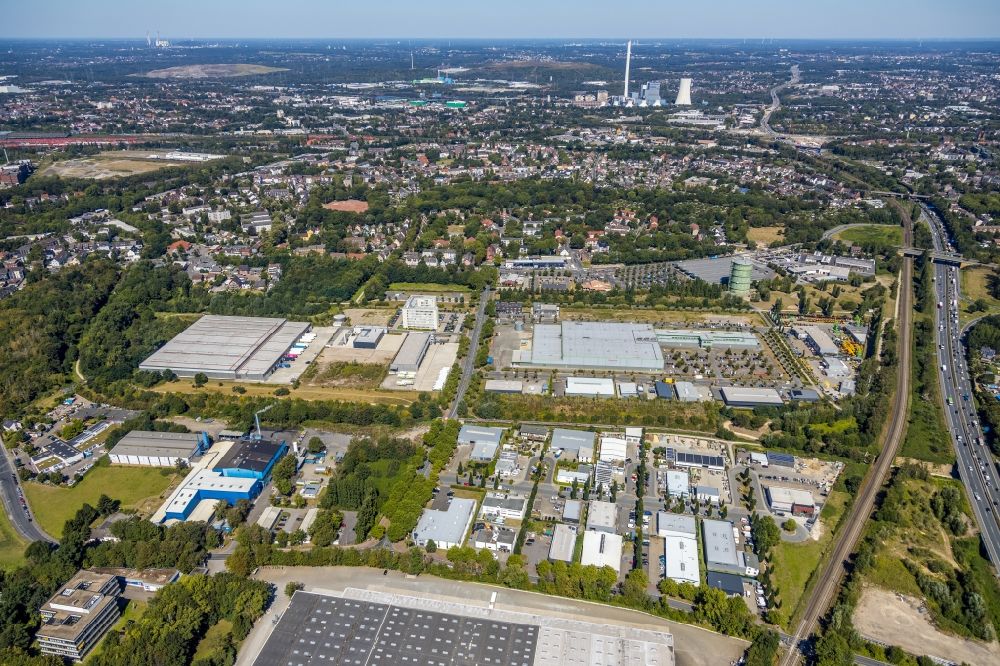 Aerial photograph Herne - Industrial estate and company settlement along the Koniner Strasse and the Lindenallee in the district Wanne-Eickel in Herne in the state North Rhine-Westphalia, Germany