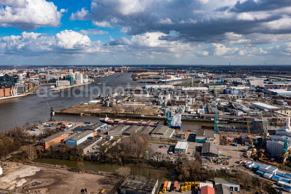 Hamburg from the bird's eye view: Industrial park and the settlement of companies with the port facilities on the banks of the Nordelbe river in the district Steinwerder in Hamburg, Germany