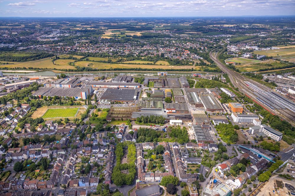 Aerial photograph Hamm - Industrial estate and company settlement on Flussverlauf of Lippe on street Hafenstrasse in the district Heessen in Hamm at Ruhrgebiet in the state North Rhine-Westphalia, Germany