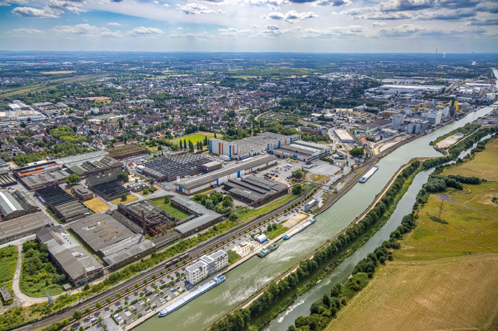 Aerial image Hamm - Industrial estate and company settlement on Flussverlauf of Lippe on street Hafenstrasse in the district Heessen in Hamm at Ruhrgebiet in the state North Rhine-Westphalia, Germany