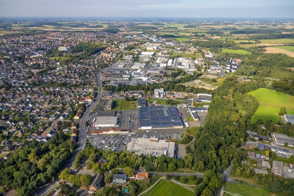 Hamm from above - Industrial estate and company settlement with the Gewerbehof Hoevel along the Roemerstrasse in Hamm at Ruhrgebiet in the state North Rhine-Westphalia, Germany