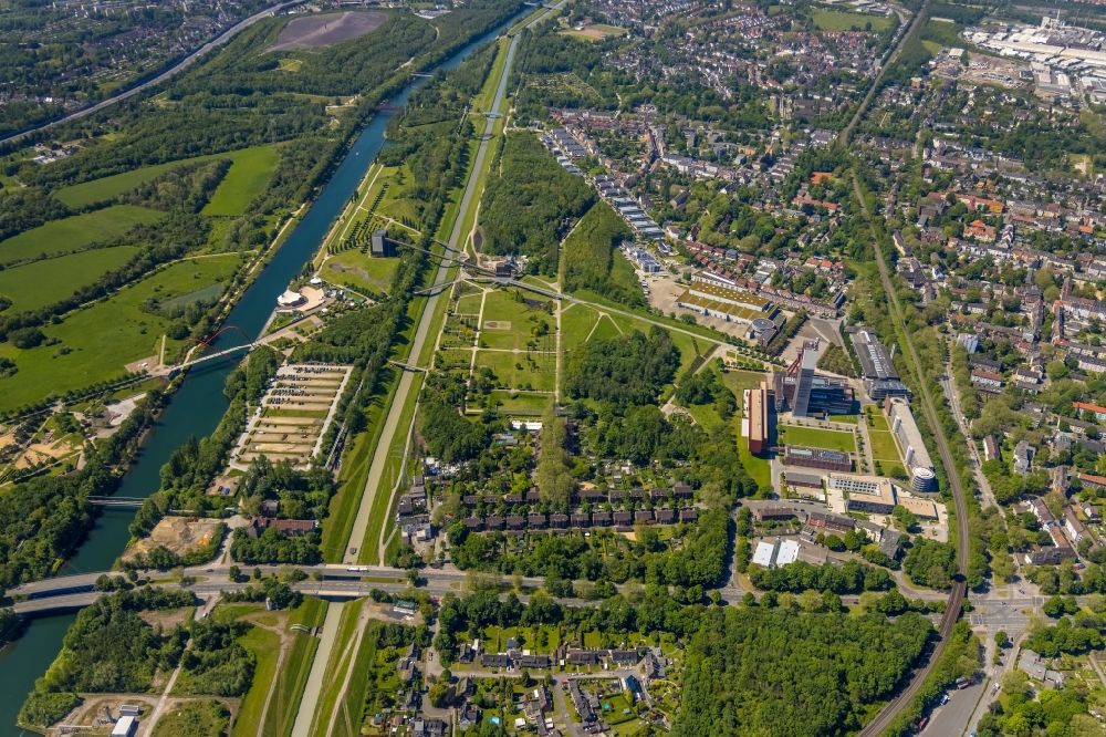 Gelsenkirchen from above - Industrial estate and company settlement GEWERBEPARK NORDSTERN in the district Horst in Gelsenkirchen at Ruhrgebiet in the state North Rhine-Westphalia, Germany