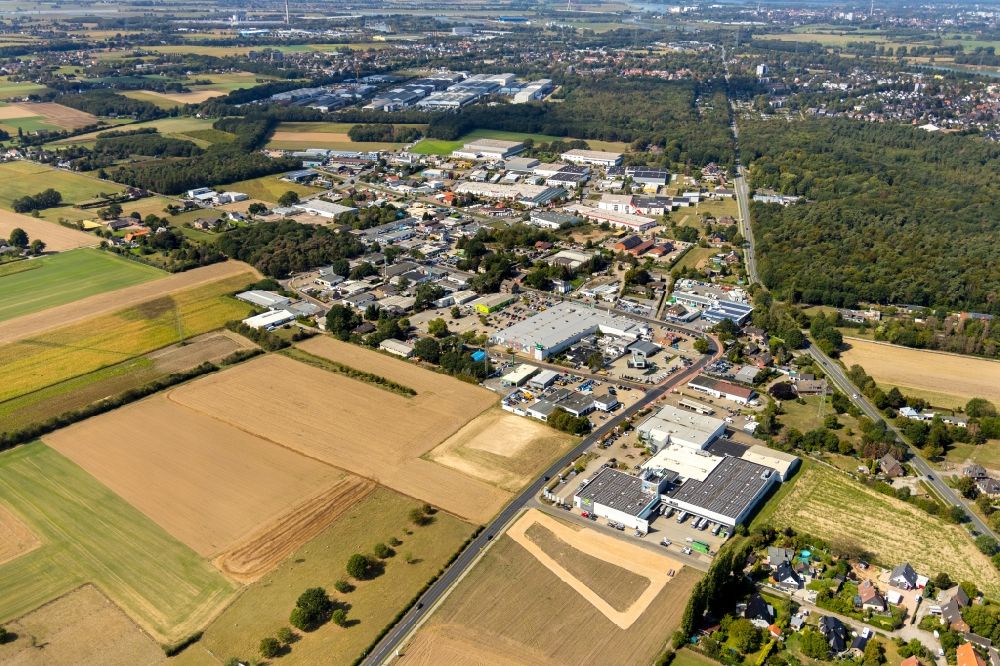 Kiwitt from above - Industrial estate and company settlement Holthausen Kiwitt in Voerde in the state North Rhine-Westphalia, Germany