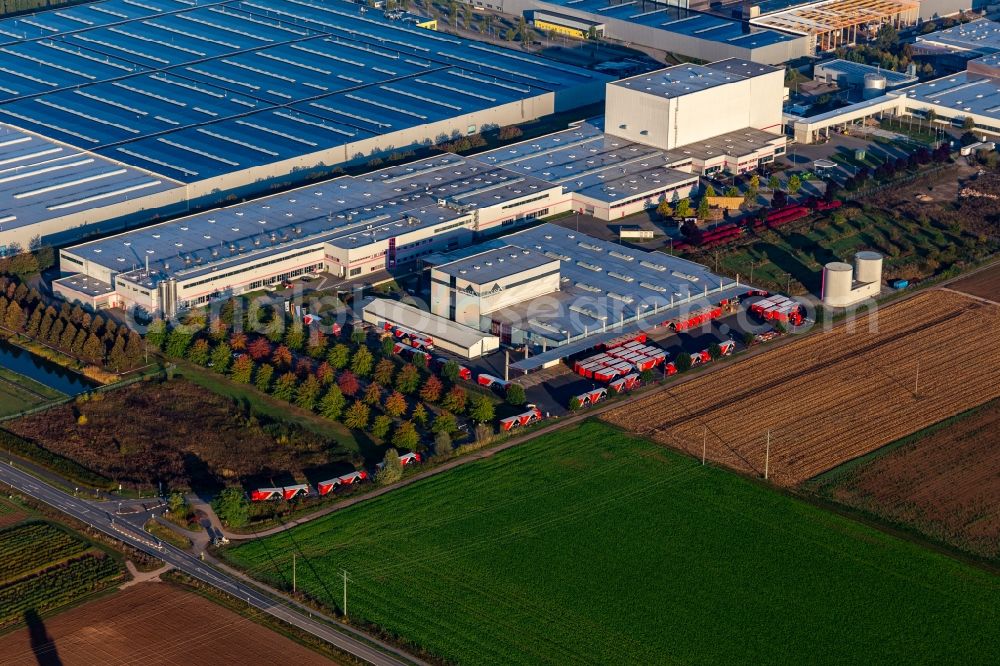 Aerial photograph Offenbach an der Queich - Industrial estate and company settlement Interpark with Tricor Packaging & Logistics AG, Prowell Papierverarbeitung Gmbh in Offenbach an der Queich in the state Rhineland-Palatinate, Germany