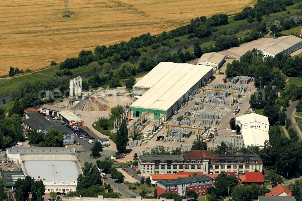 Aerial photograph Sömmerda - In the commercial area An der Langen Bruecke in Soemmerda in Thuringia are among other things a Hagebau hardware store and the establishment of the precast concrete producer PV GmbH