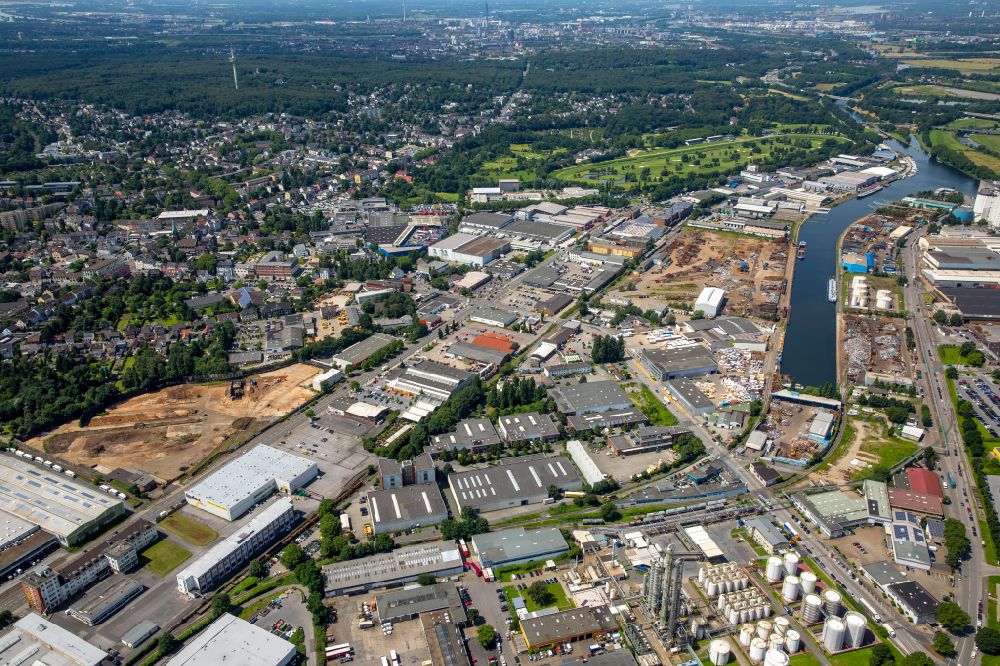 Aerial image Mülheim an der Ruhr - Industrial estate and company settlement on Rheinstrasse in Muelheim on the Ruhr at Ruhrgebiet in the state North Rhine-Westphalia, Germany