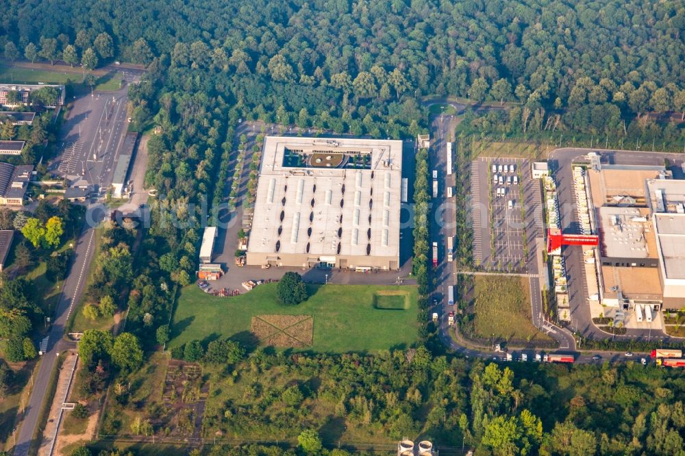Aerial photograph Köln - Industrial estate and company settlement Neusser Landstr. with Infineum GmbH & Co. KG, GIA Gesellschaft fuer innovative Automationstechnik mbh and Romaco Kilian GmbH in the district Niehl in Cologne in the state North Rhine-Westphalia, Germany
