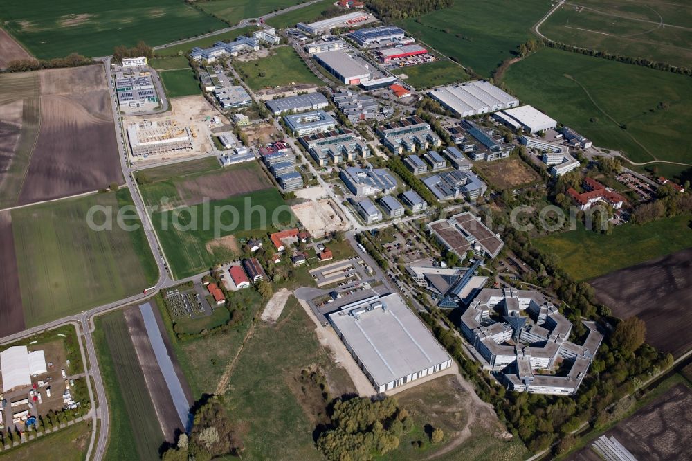 Aerial photograph Hallbergmoos - Industrial estate and company settlement Nord-West 3 along the Ludwigstrasse in Hallbergmoos in the state Bavaria