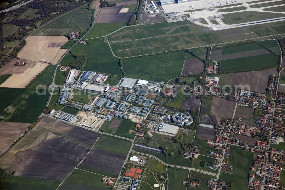 Hallbergmoos from the bird's eye view: Industrial estate and company settlement Nord-West 3 along the Ludwigstrasse in Hallbergmoos in the state Bavaria