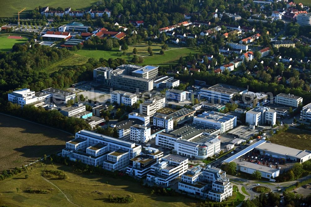Aerial photograph Planegg - Industrial estate and company settlement Pasinger Strasse - Behringstrasse - Robert-Koch-Strasse in Planegg in the state Bavaria, Germany