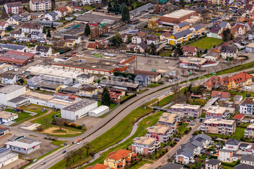 Ettenheim from the bird's eye view: Industrial estate and company settlement Radackern with Kaufland in Ettenheim in the state Baden-Wurttemberg, Germany